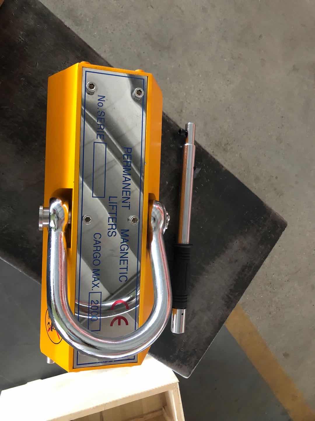 Permanent magnetic lifter 3 TIMES OF THE WEIGHT (chrome plated).jpg