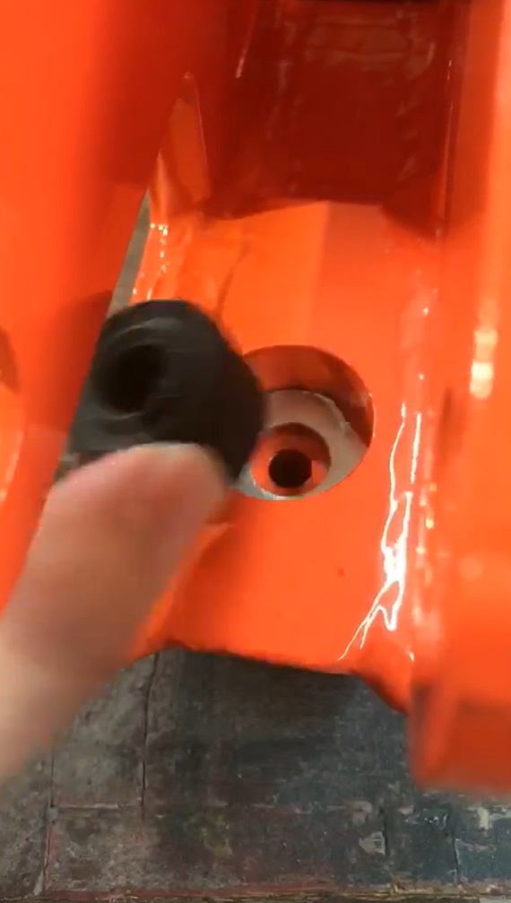 Put a spacer in the hole of Lifting Clamp after long time of use3.jpg