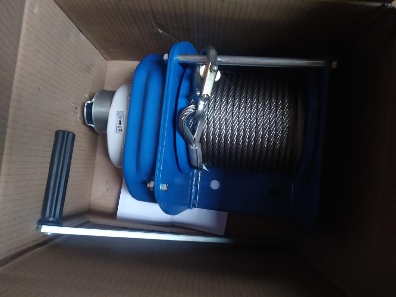 2 ton hand winch MW2000, with s.s wire 8mm 30 mtr.jpg