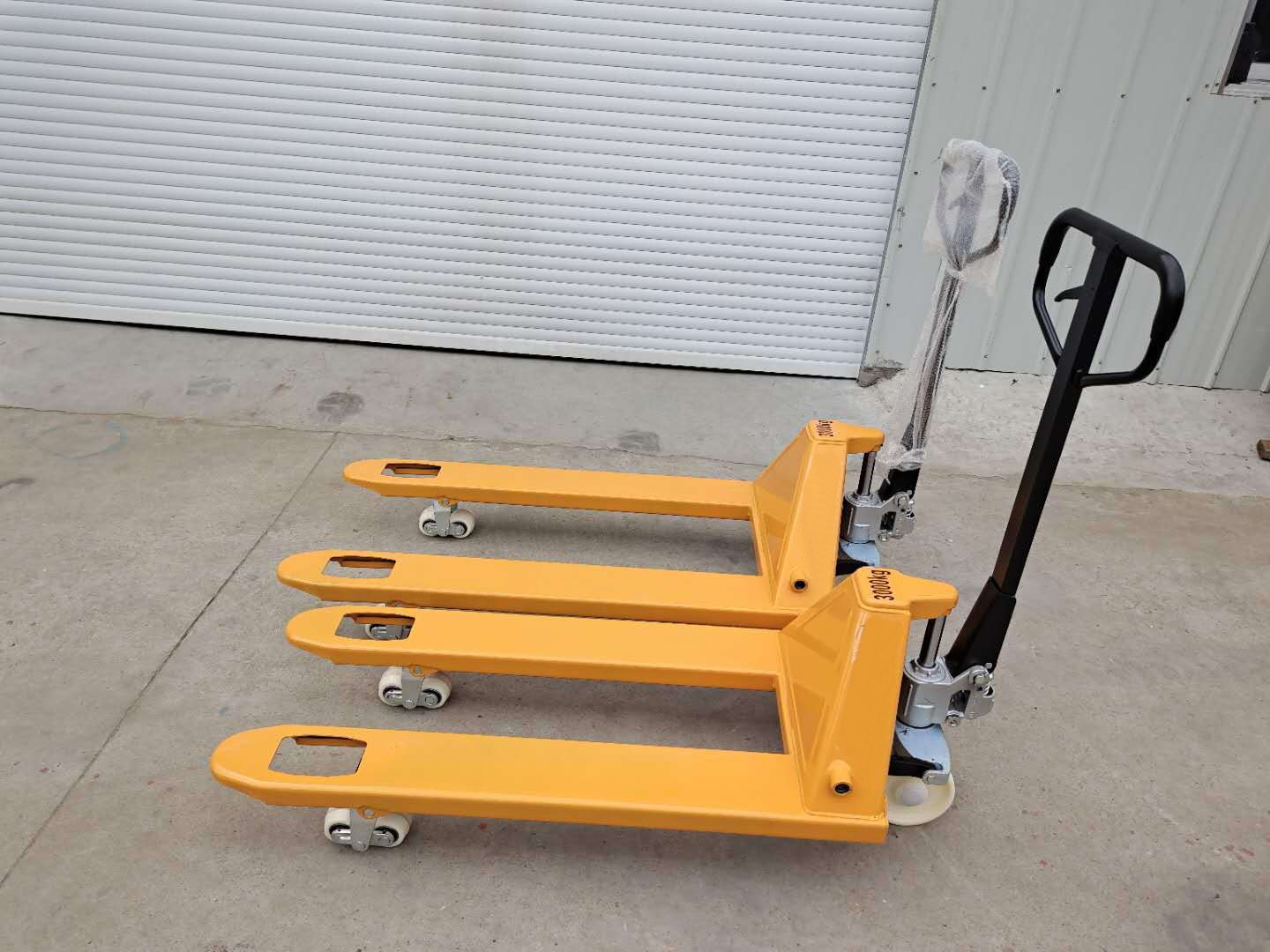 China Customized Hand Pallet Truck Manufacturers, Suppliers, Factory - 159.jpg