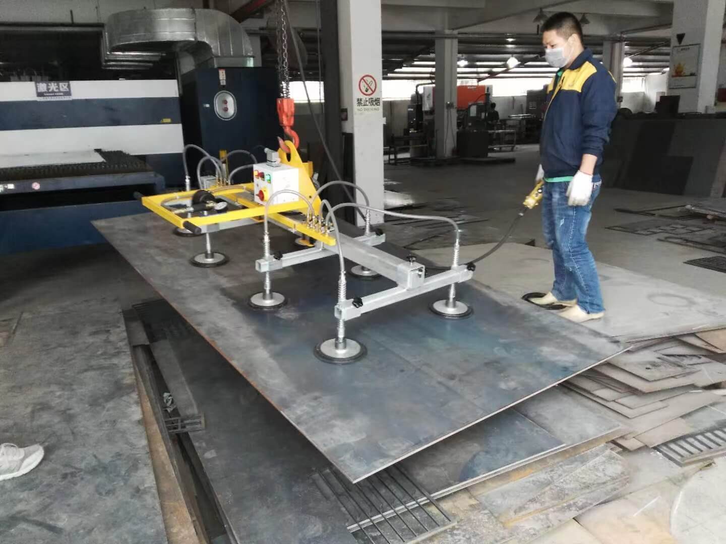 Vacuum lifter for metal sheets with an approximate weight of 400 kg-1.jpg