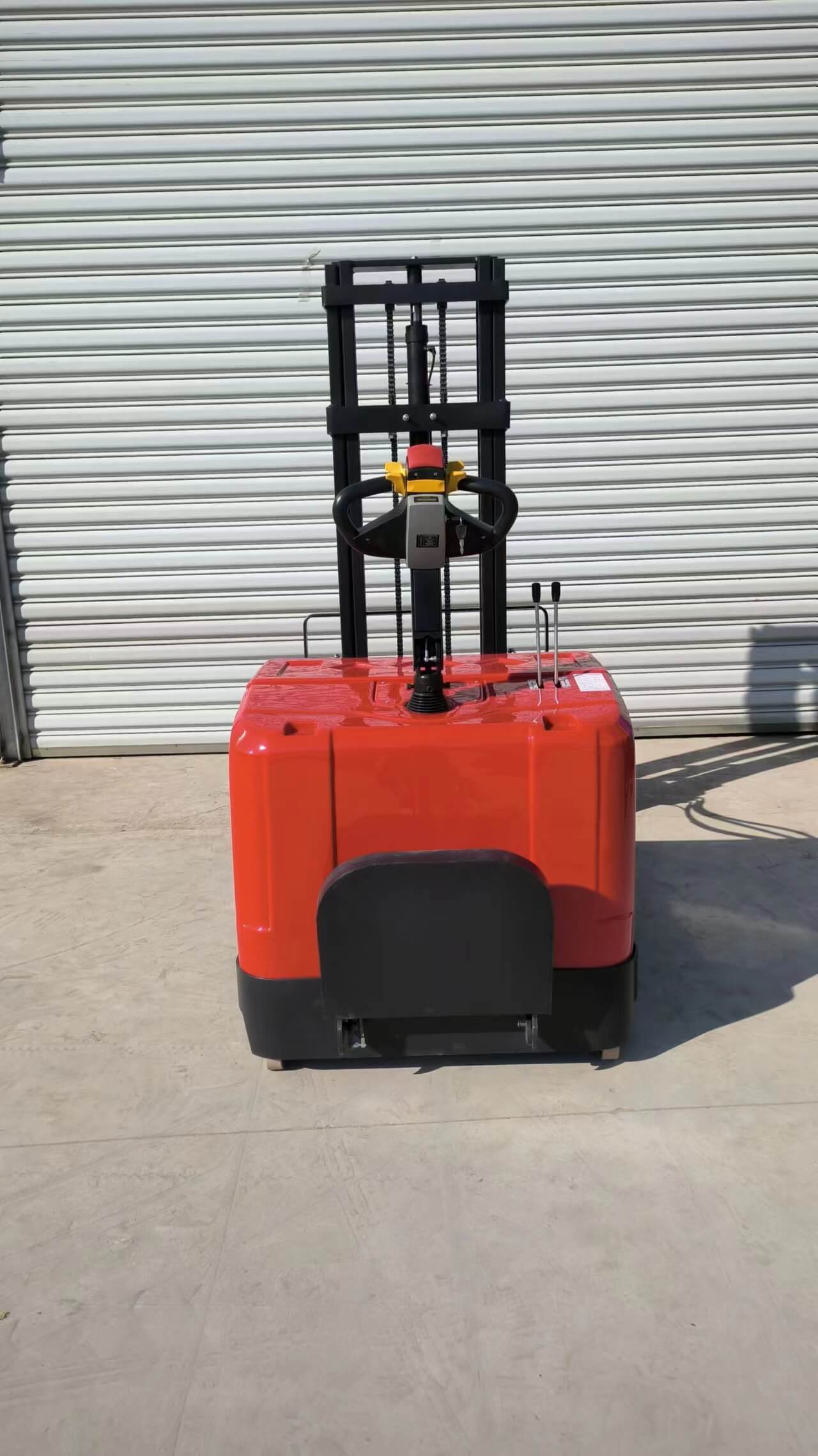 electric pallet stacker without supporting legs-2.jpg