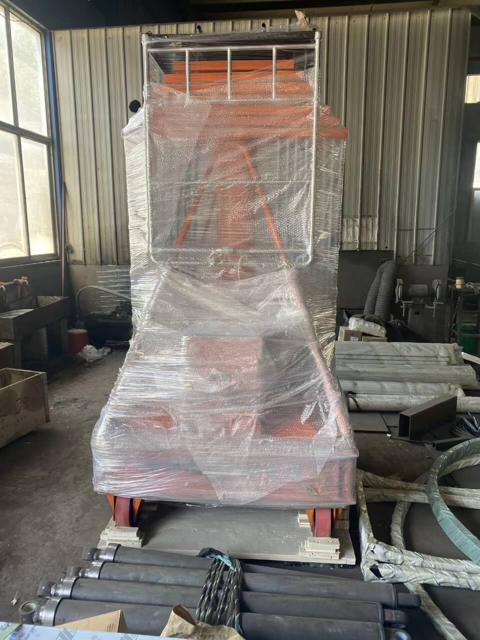 Single ladder hydraulic telescopic cylinder lift Film wrapped and delivered-2.jpg